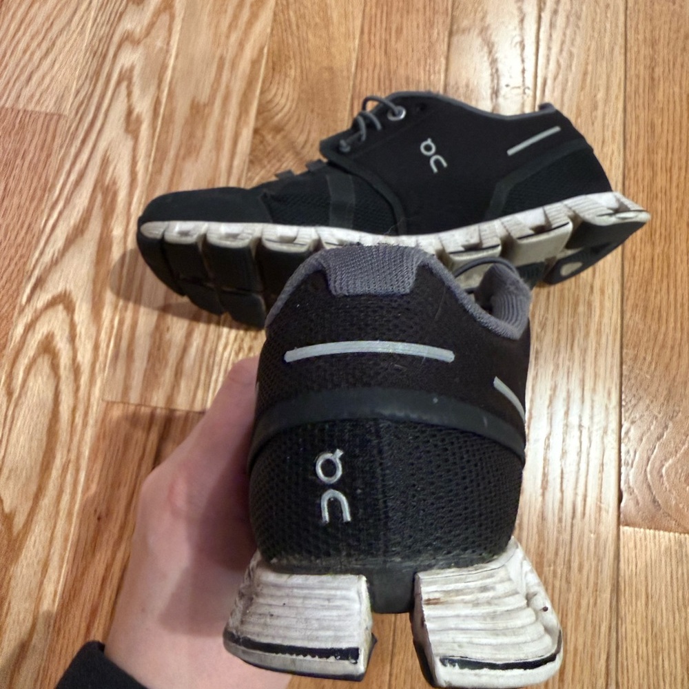 Women’s On Running Black Shoes size 7 - Picture 7 of 8